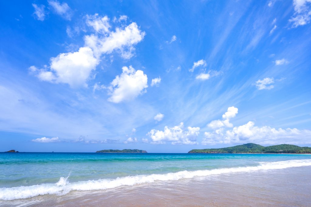 きれいな海と砂浜。そして快晴の空