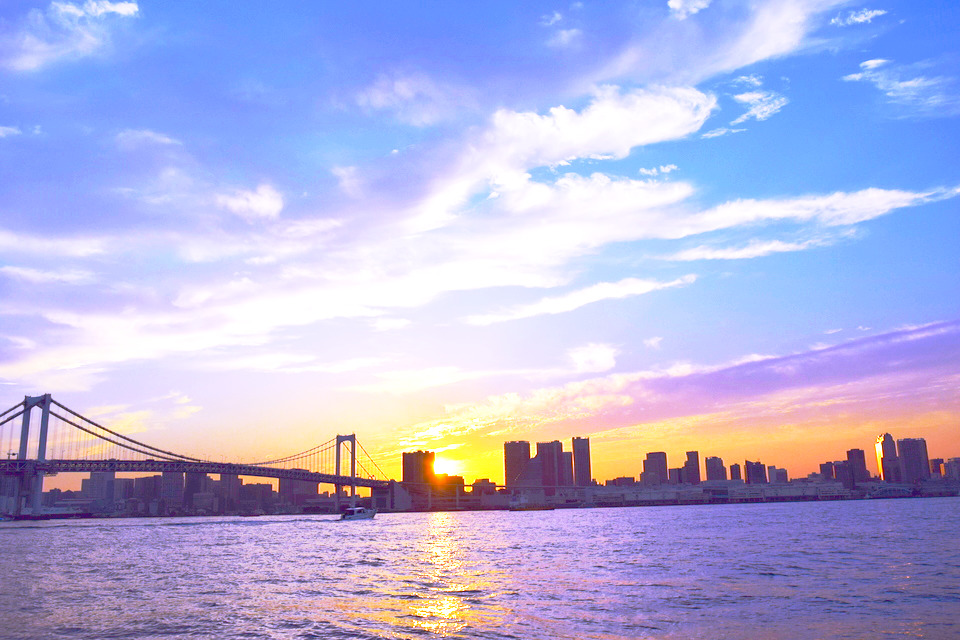 夕日に照らされた美しい東京湾