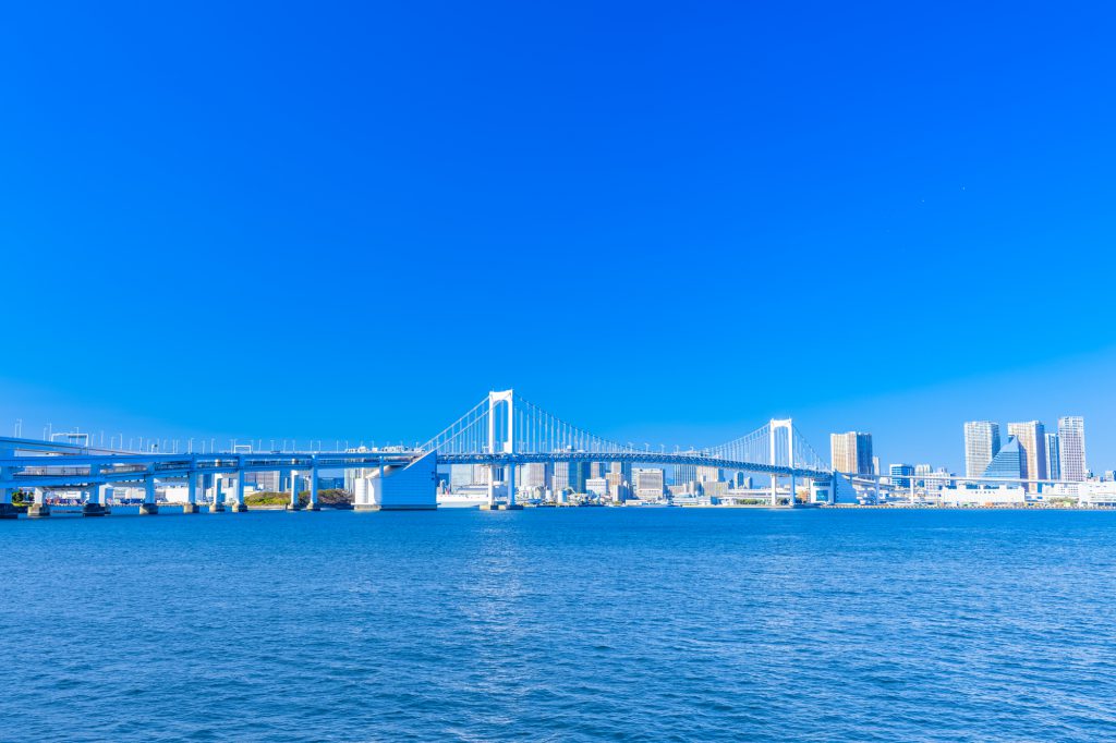 東京湾から見える都会の街並み