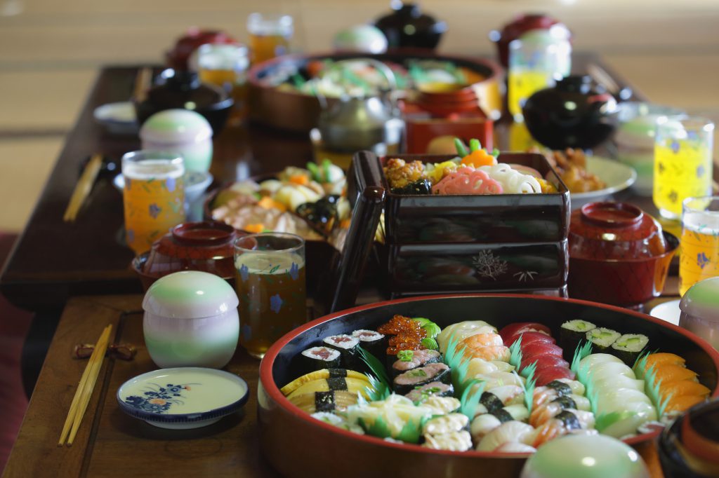 テーブルに並べられたお寿司