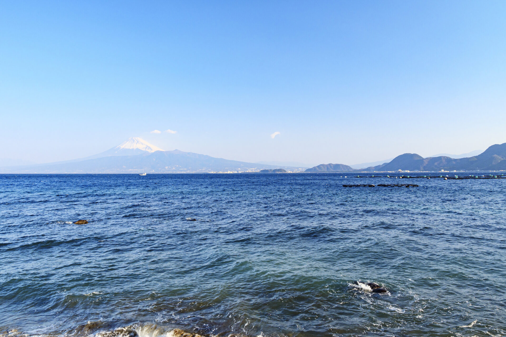 海と富士山の見える景色