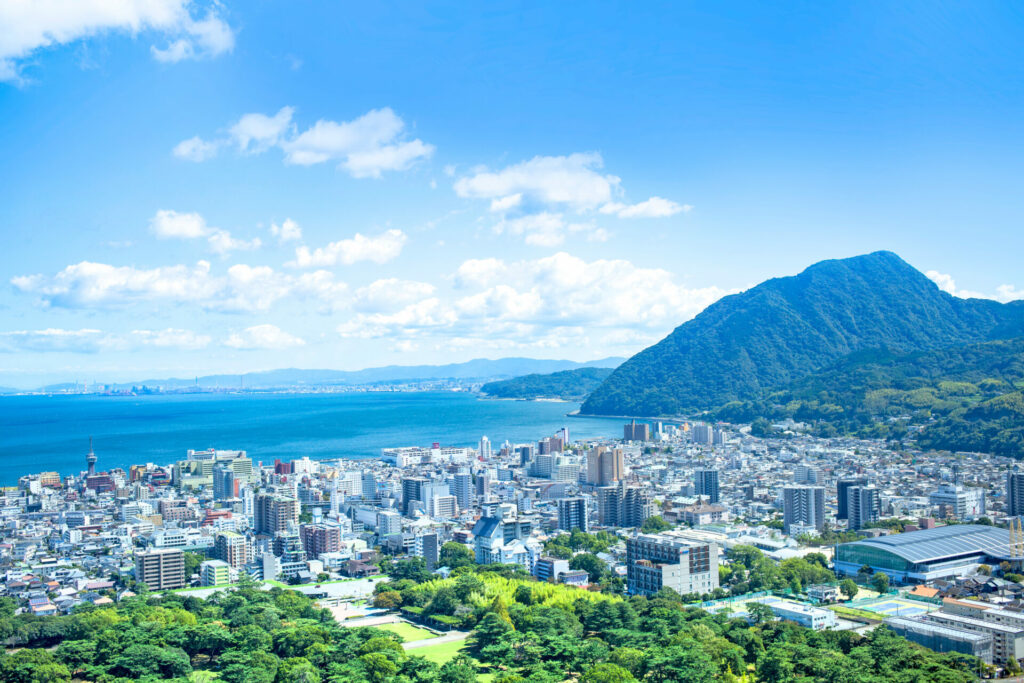 別府大分市街地と別府湾一望
