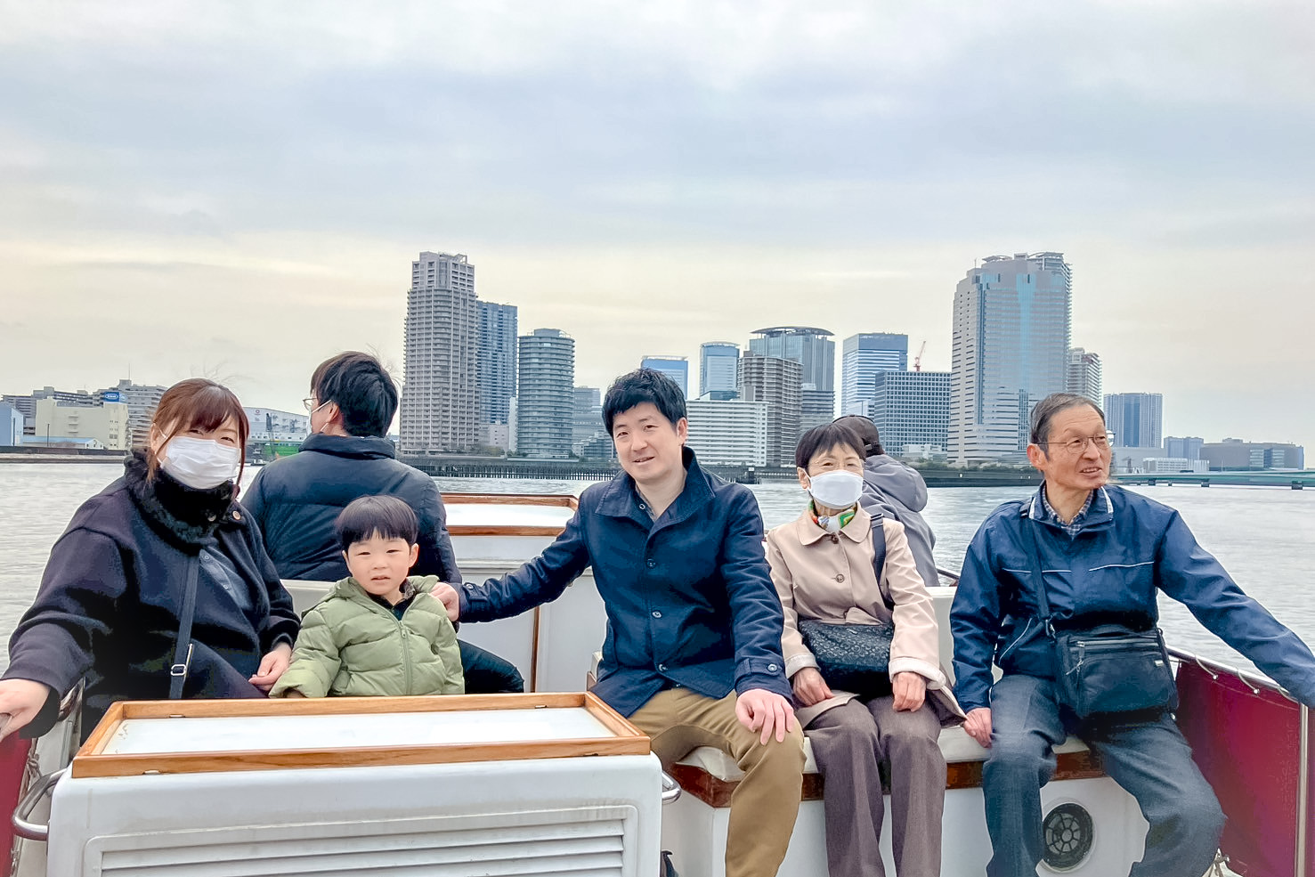 デッキで記念写真