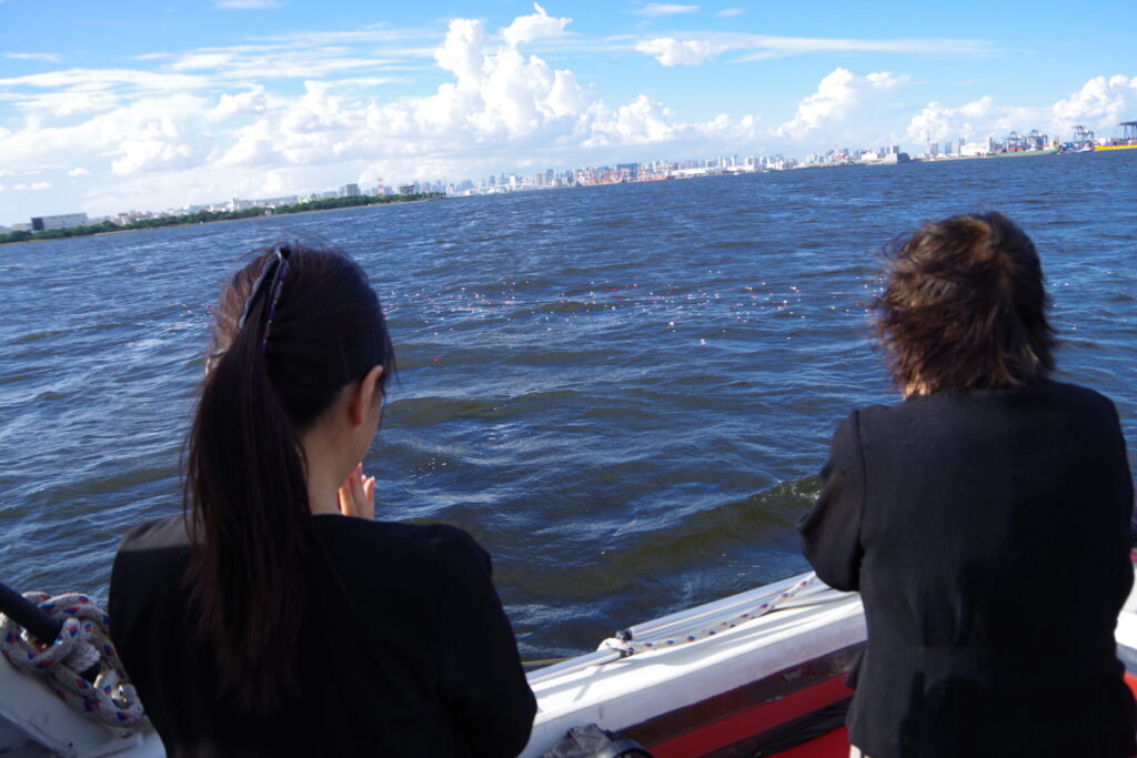 海洋散骨の様子