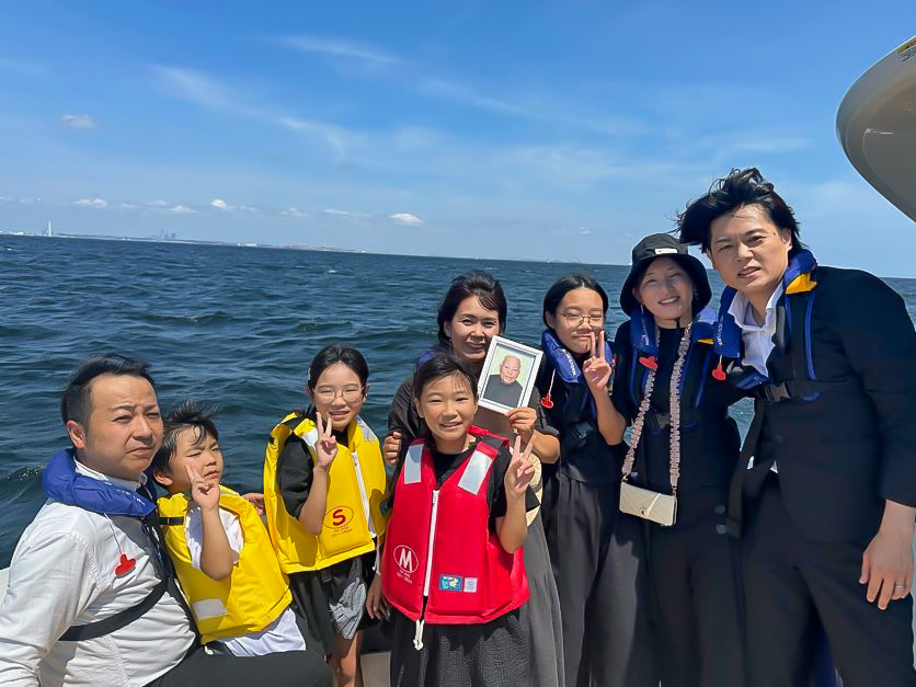 船上で記念写真