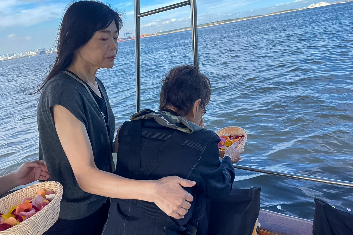 海洋散骨の様子