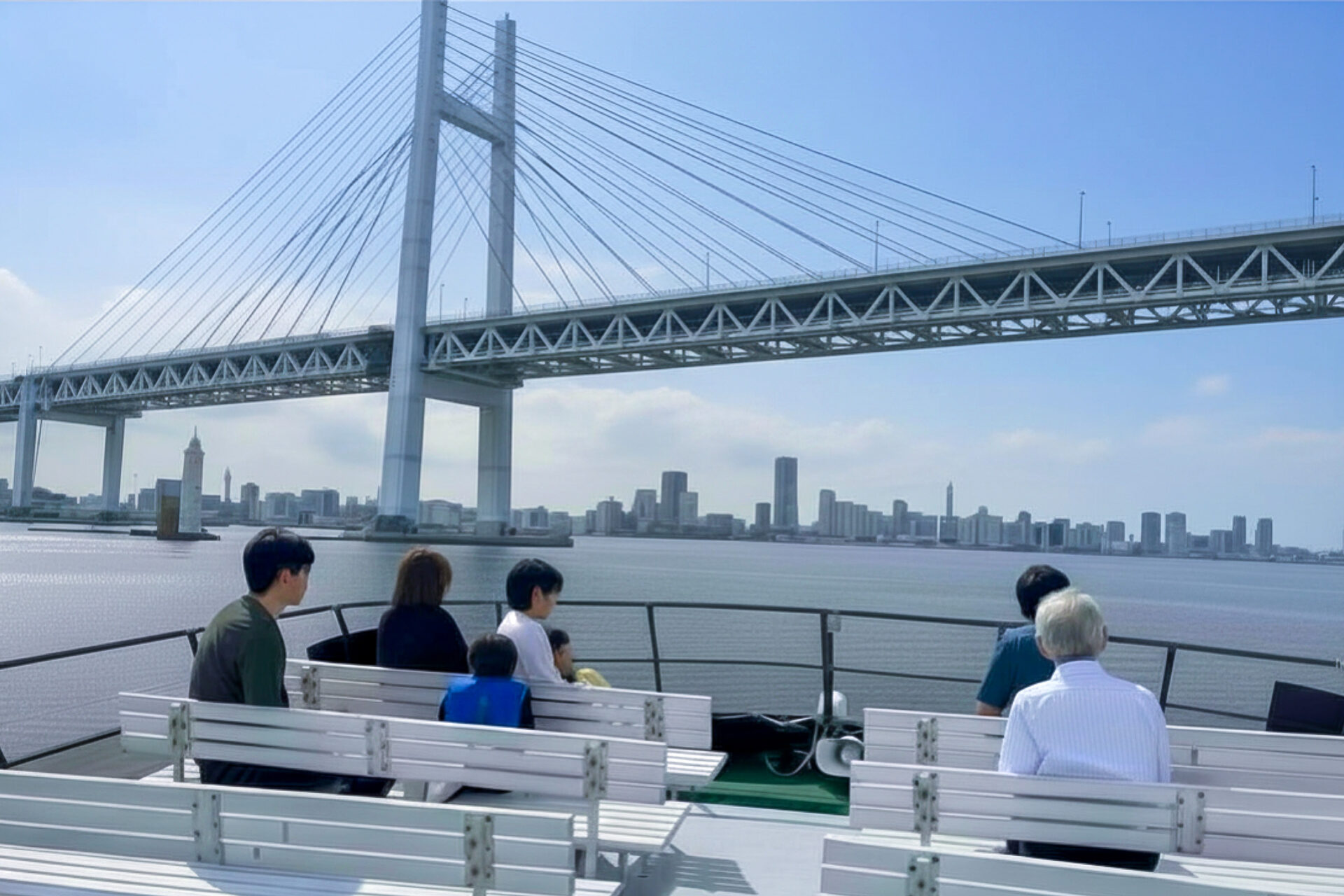 デッキから見るベイブリッジ
